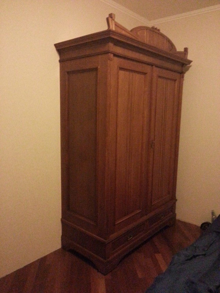 Мебель из массива дерева и шпонированная