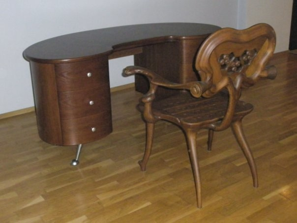 Мебель из массива дерева и шпонированная