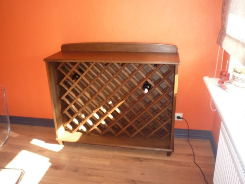 Мебель из массива дерева и шпонированная