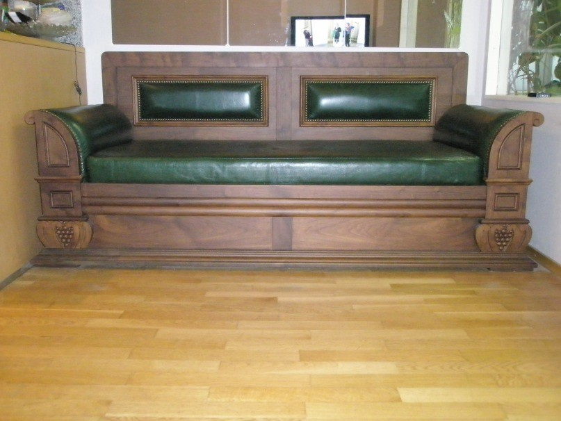 Мебель из массива дерева и шпонированная