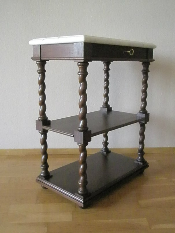 Мебель из массива дерева и шпонированная