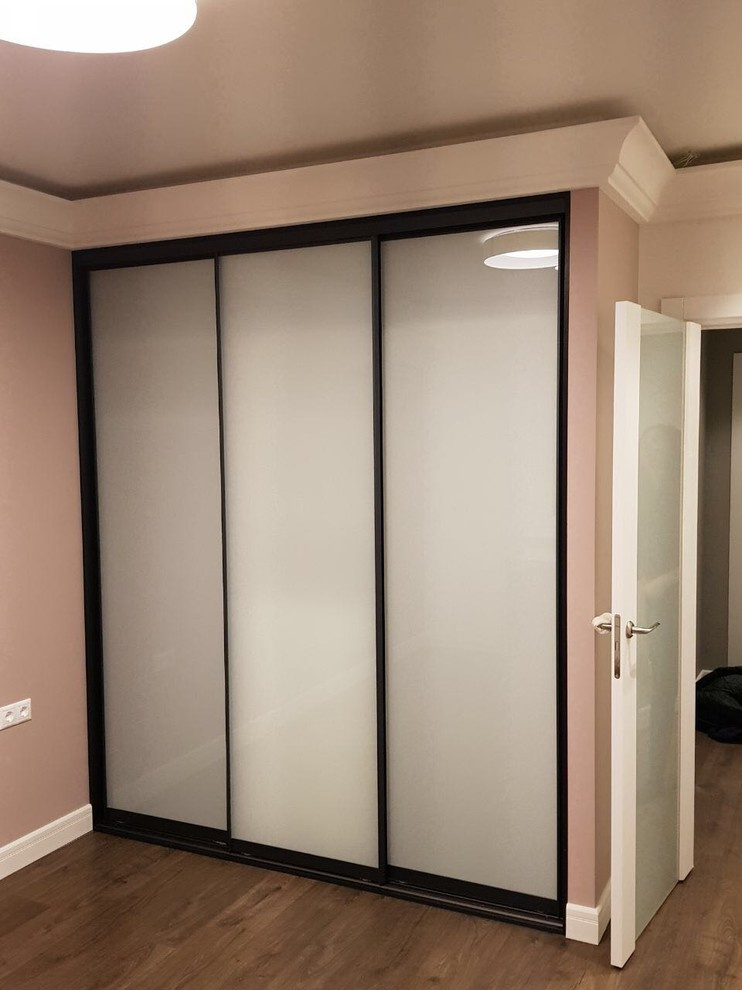 Встроенные шкафы.