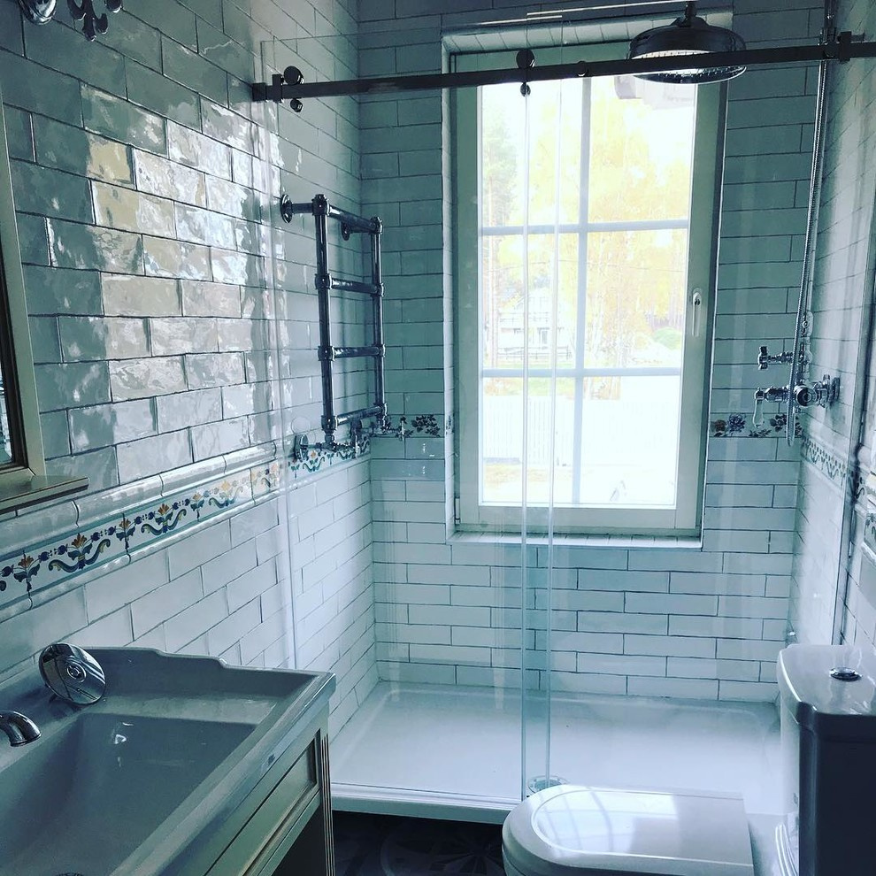 Обложка проекта: душевое ограждение из стекла в частном доме