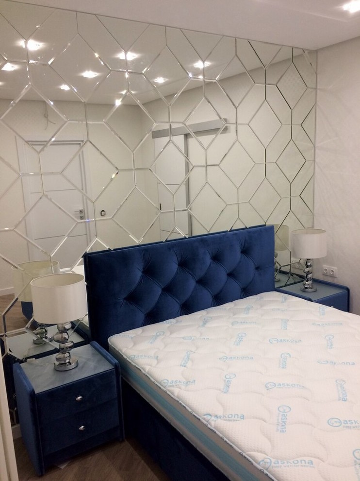 Обложка проекта: зеркальное панно в спальне