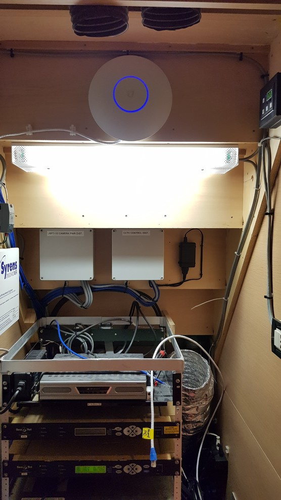 Модернизация мультимедиа систем на Мега яхте Waverunner 41метр