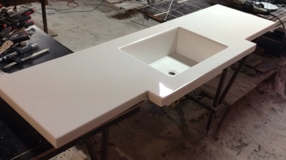 Столешница с интегрированной раковиной для ванной комнаты