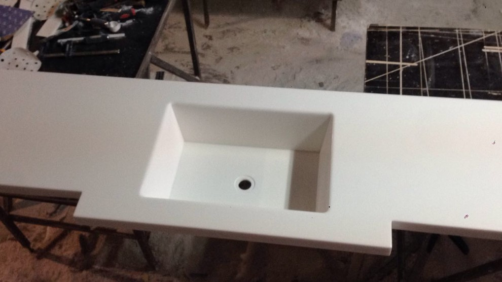 Столешница с интегрированной раковиной для ванной комнаты