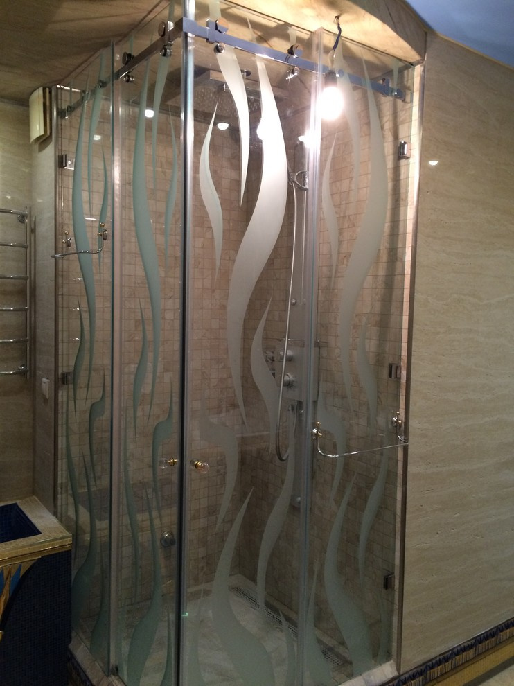 Стеклянные душевые конструкции