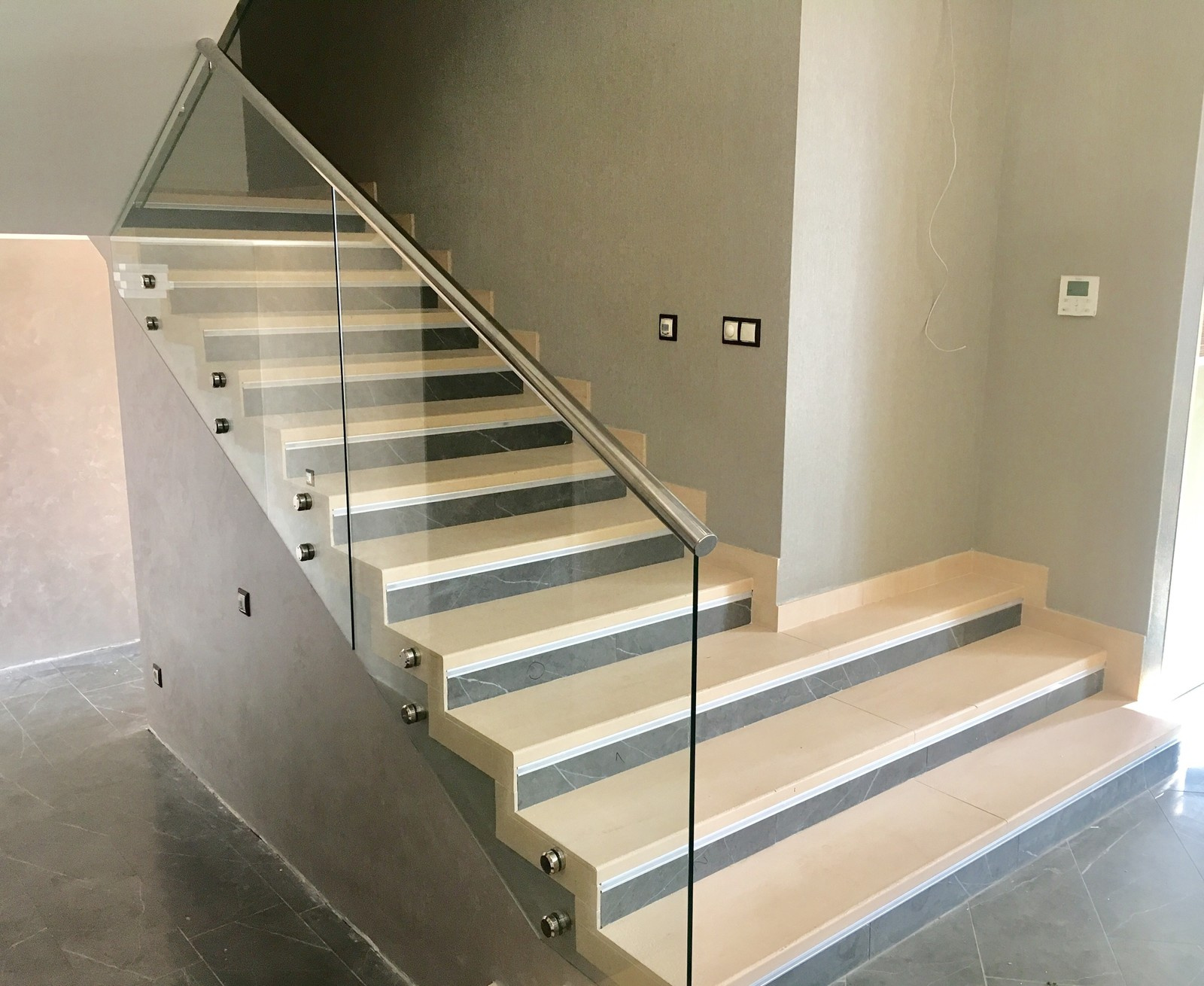 Обложка проекта: Стеклянные ограждения разных типов