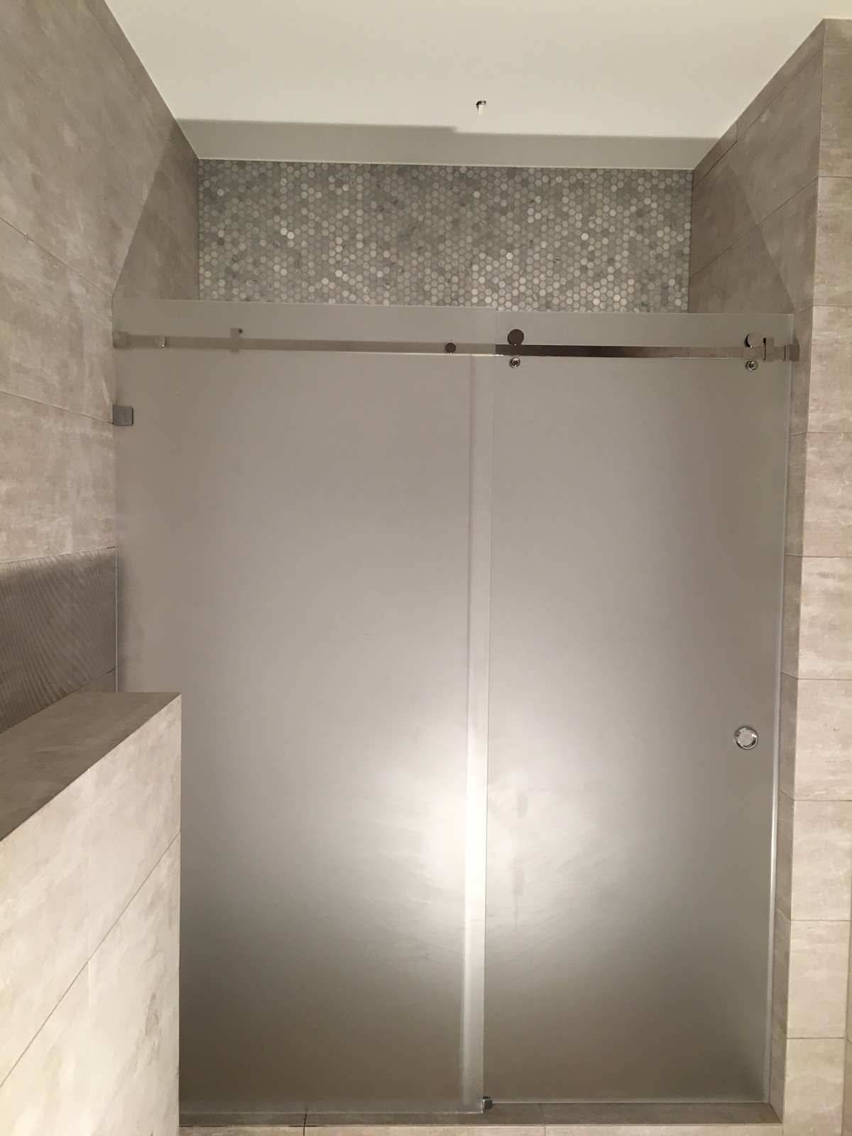 Стеклянные душевые конструкции