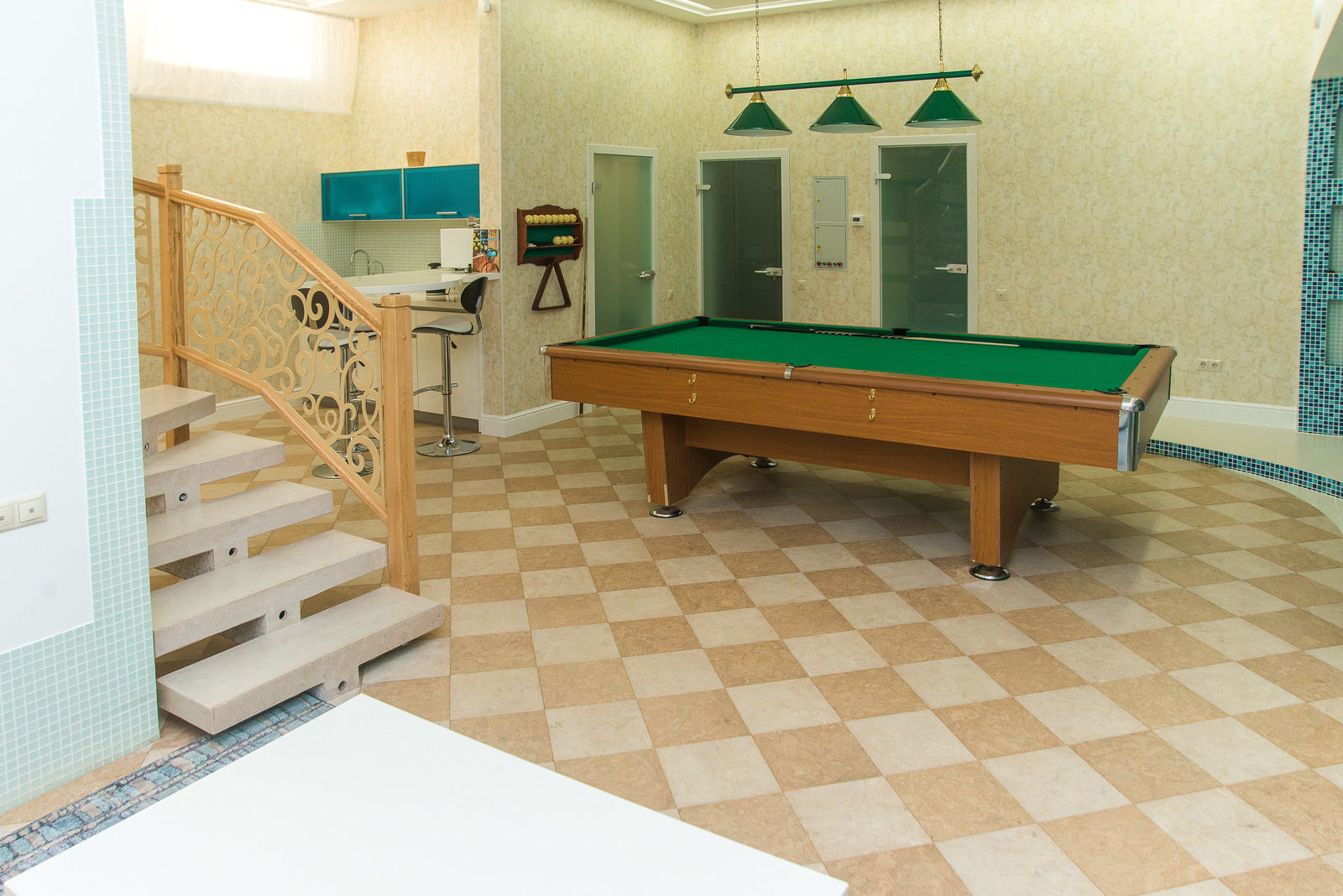 Оригинальный способ укладки напольной пробки!