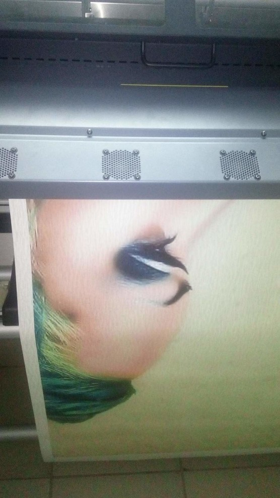 Фотообои для отдела по продаже сотовых телефонов