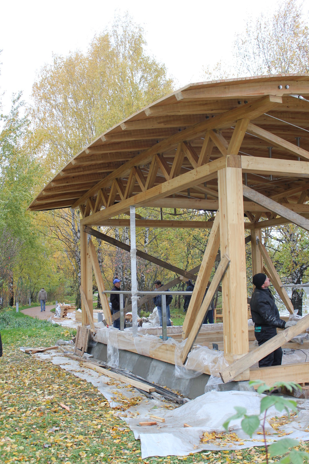 Современная деревянная беседка