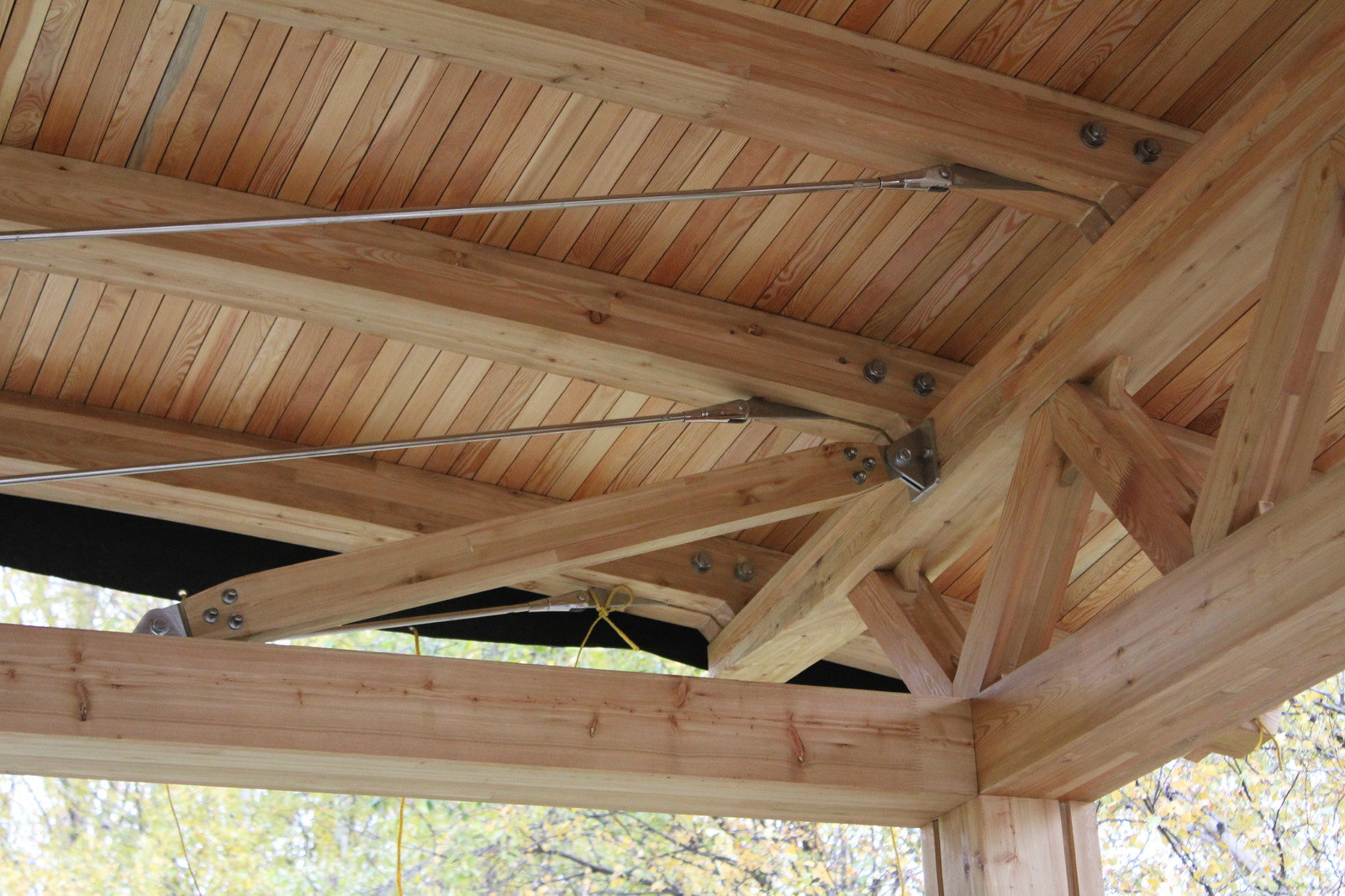 Современная деревянная беседка