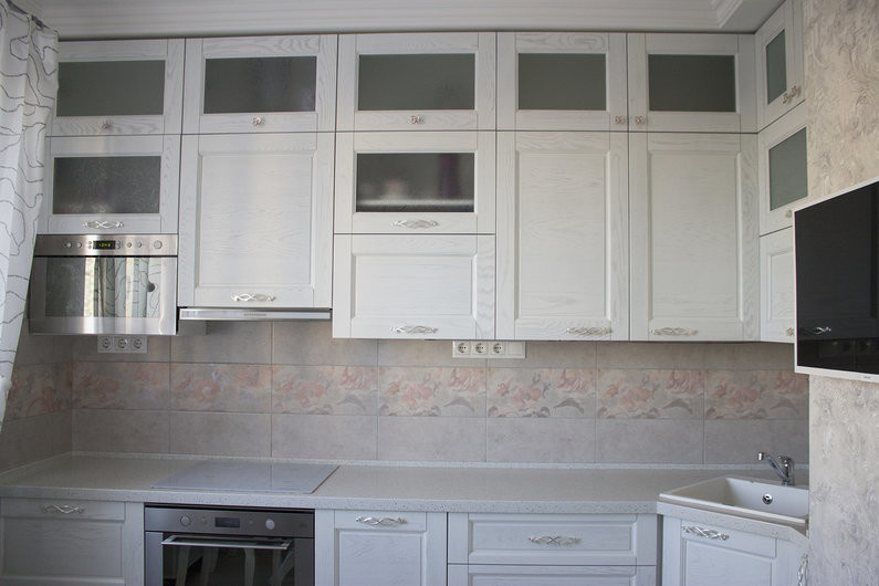 Кухня с фасадами из массива дуба, "Скалли бьянка"