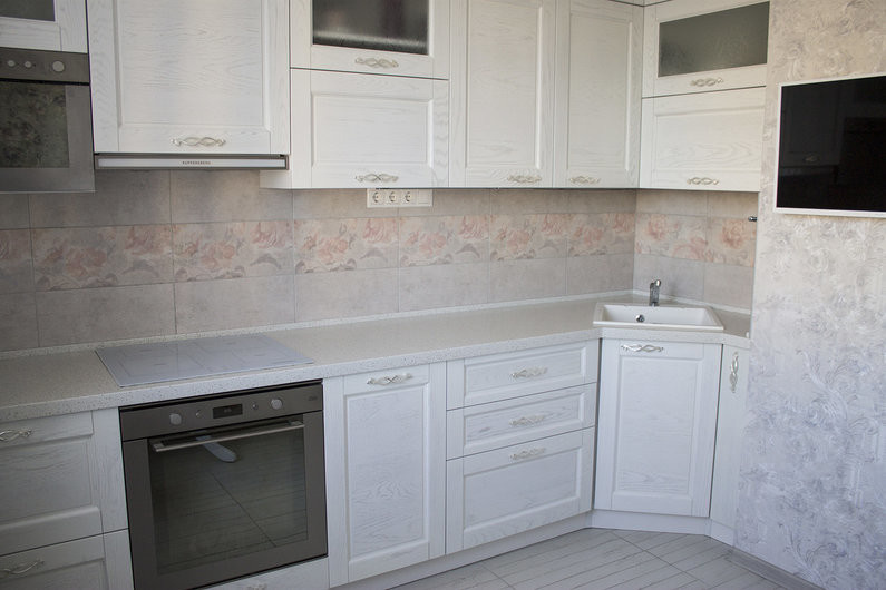 Кухня с фасадами из массива дуба, "Скалли бьянка"