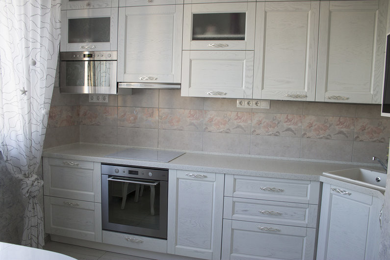 Кухня с фасадами из массива дуба, "Скалли бьянка"