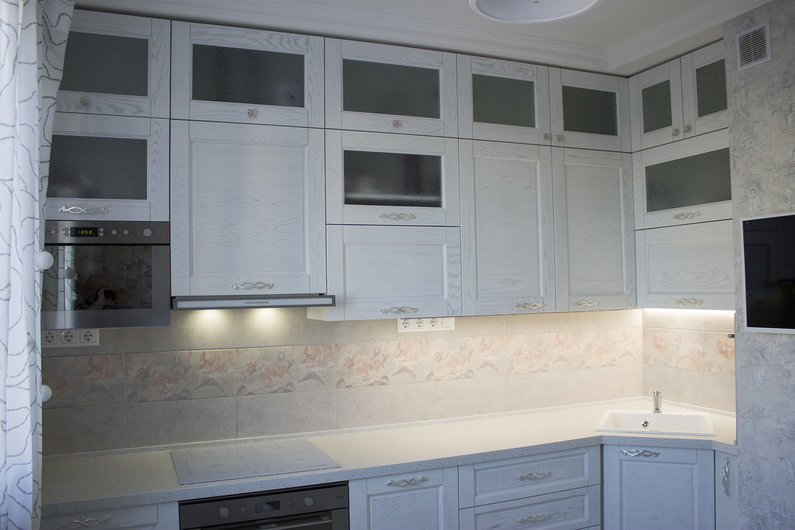 Кухня с фасадами из массива дуба, "Скалли бьянка"