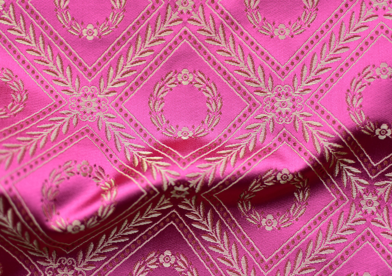 Tassinari Chatel, Cupro/Bemberg 63%-Viscose 37%. Высококачественная ткань достой