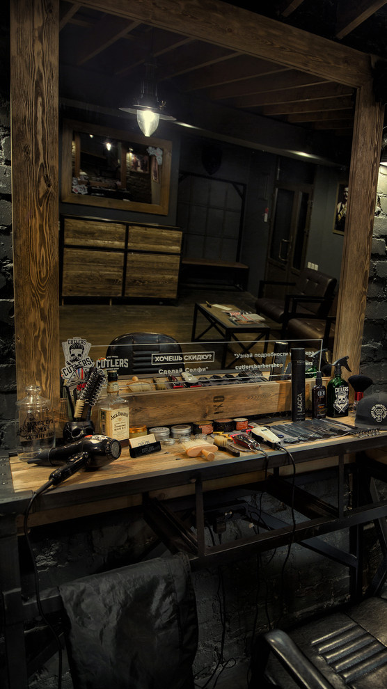 Интерьер парикмахерской Cutlers