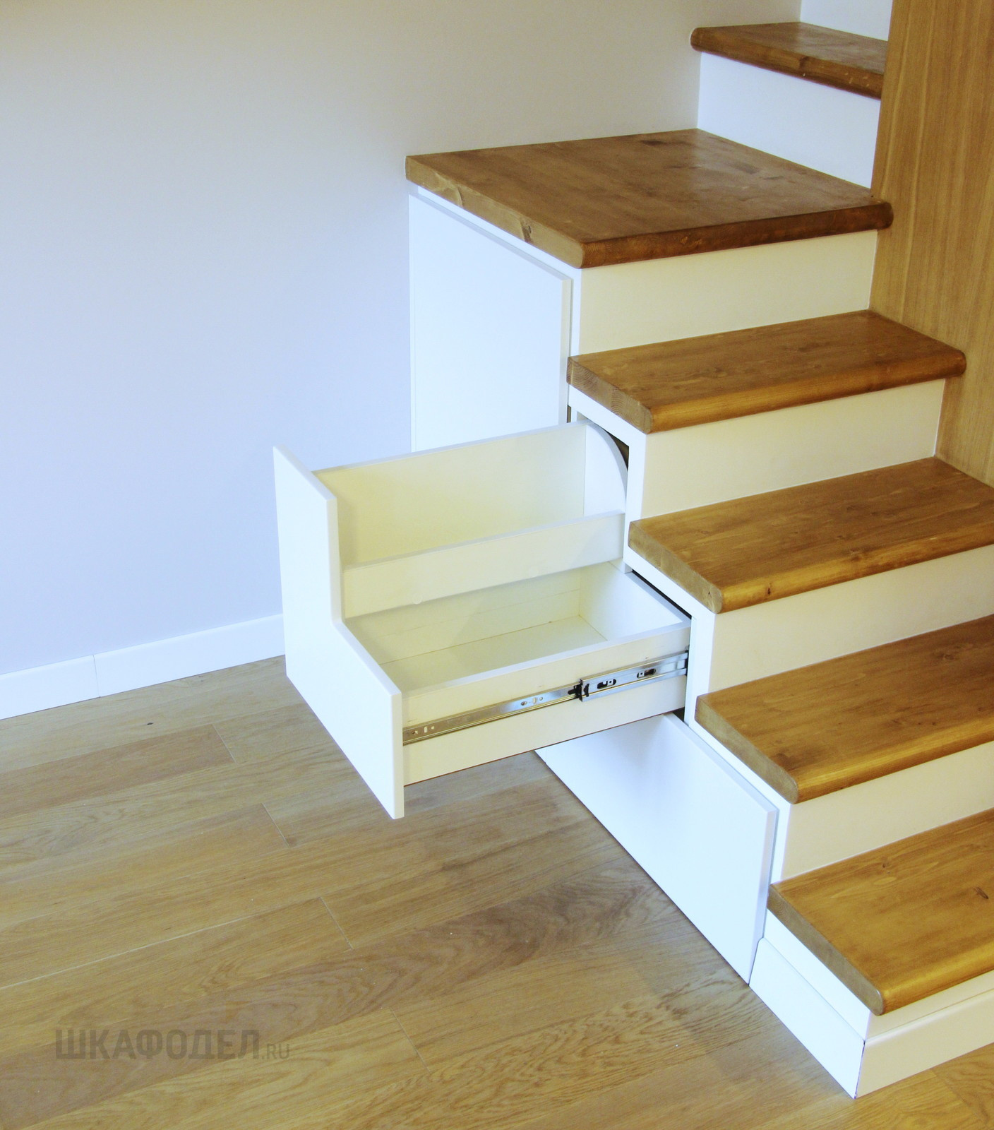 Двухуровневое пространство: кровать и детская