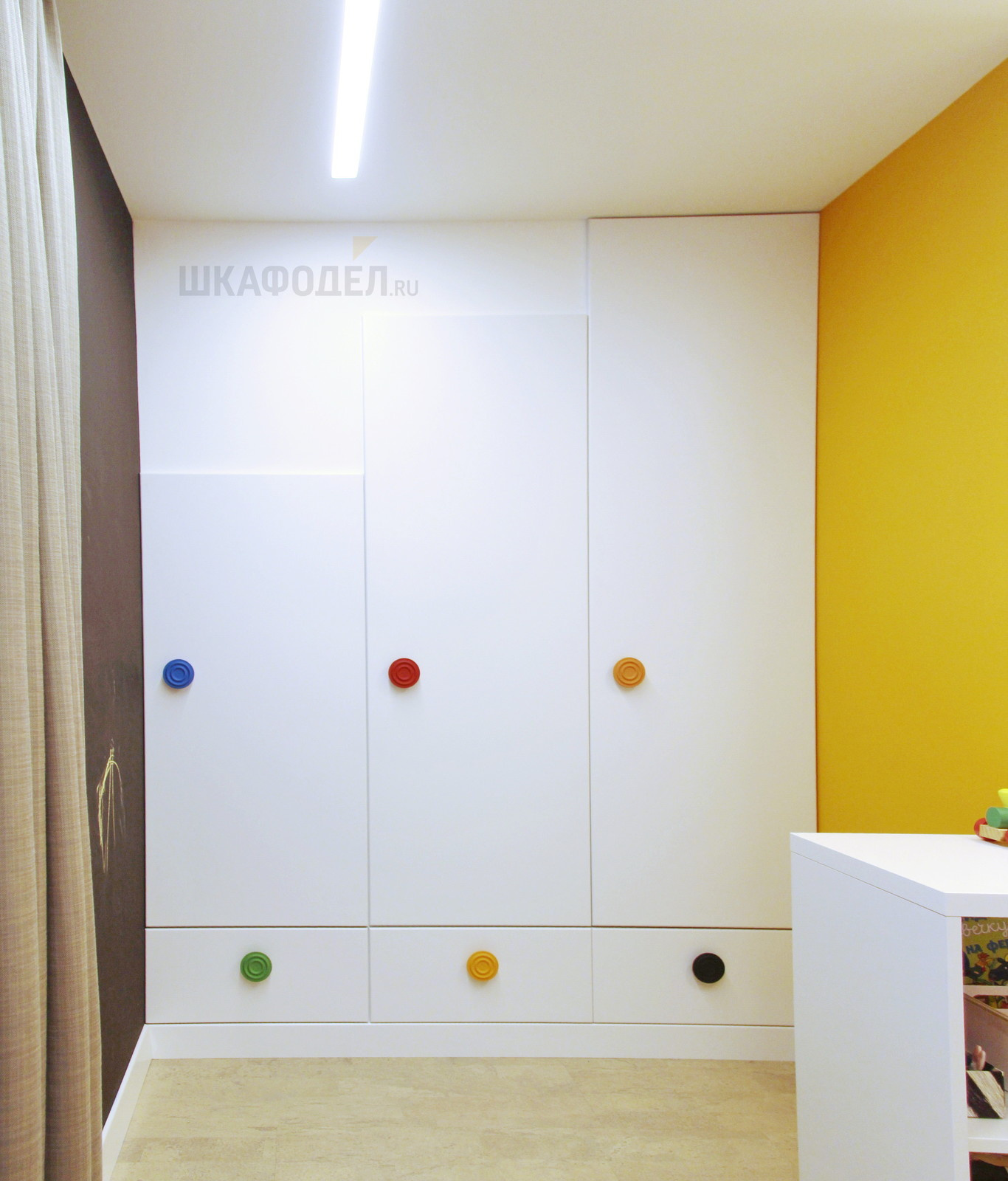 Двухуровневое пространство: кровать и детская