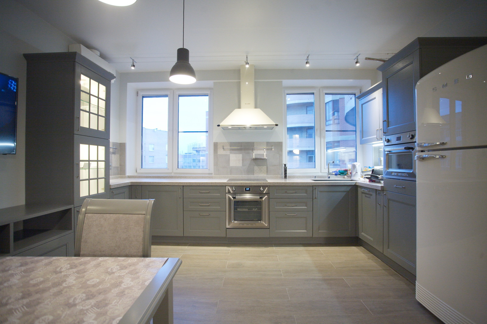 Кухня из массива ясеня в матовой эмали