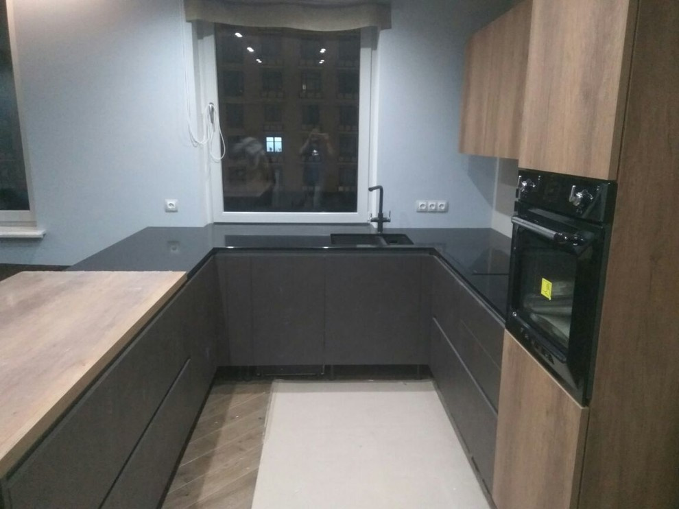 Ультрамодная тонкая столешница из кварцевого агломерата Caesarstone т.20мм