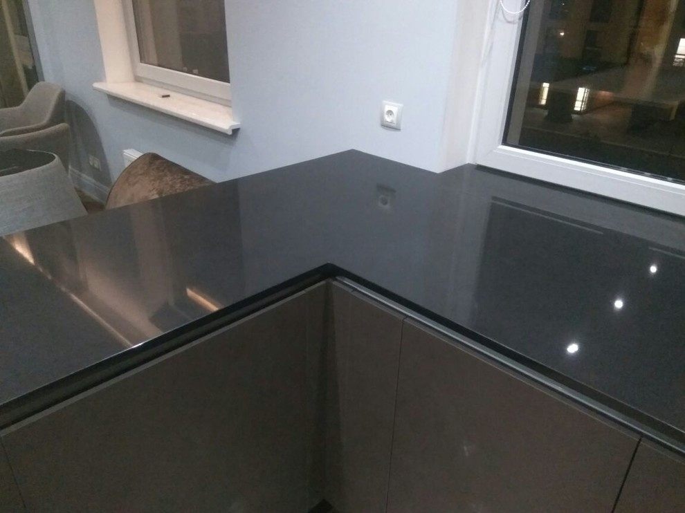 Ультрамодная тонкая столешница из кварцевого агломерата Caesarstone т.20мм