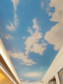 Фотопечать с подсветкой на натяжных потолках