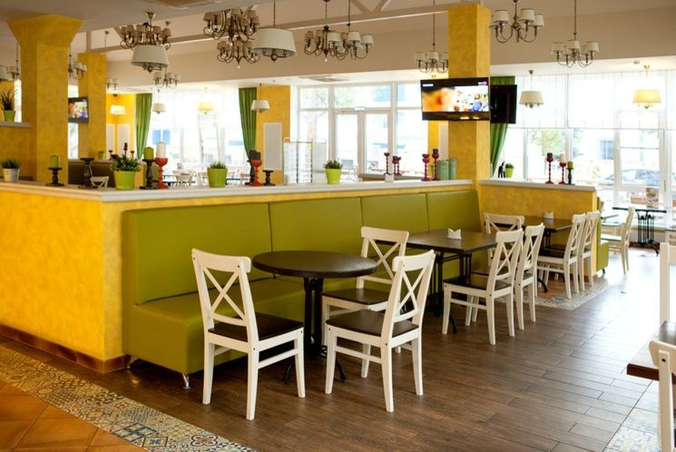 Интерьер столовой "Вкусное лето" в с.Дивноморское