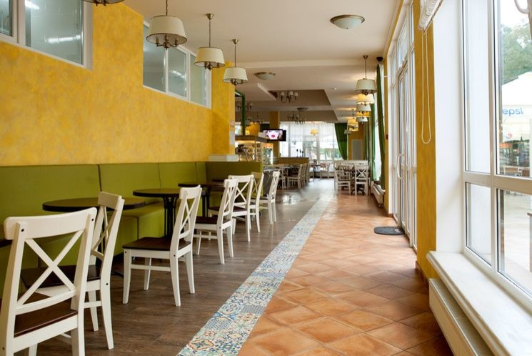 Интерьер столовой "Вкусное лето" в с.Дивноморское