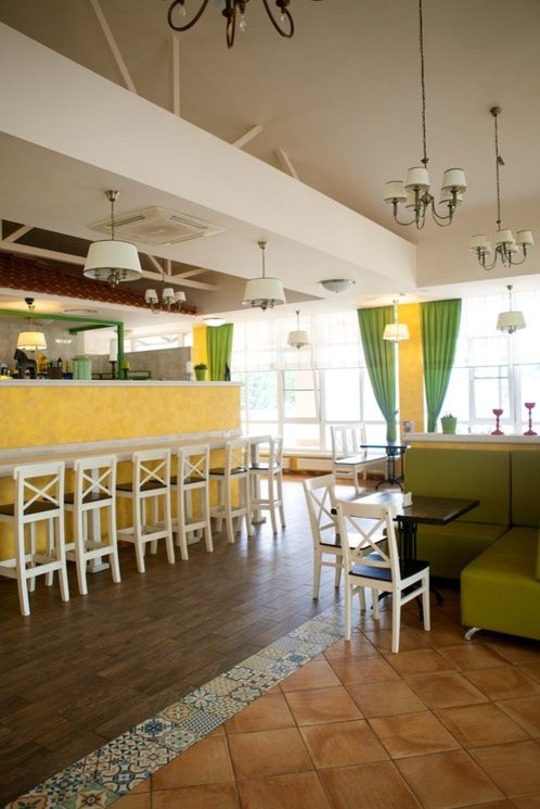 Интерьер столовой "Вкусное лето" в с.Дивноморское