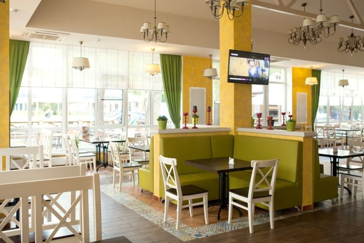 Интерьер столовой "Вкусное лето" в с.Дивноморское