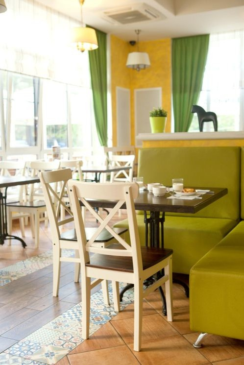 Интерьер столовой "Вкусное лето" в с.Дивноморское