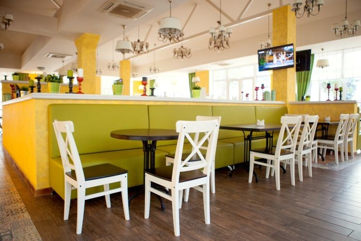 Интерьер столовой "Вкусное лето" в с.Дивноморское