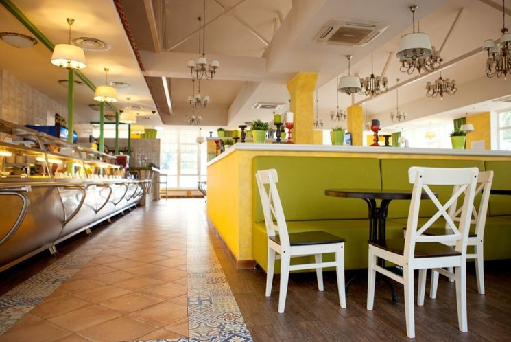 Интерьер столовой "Вкусное лето" в с.Дивноморское