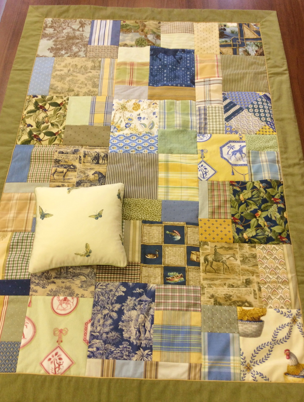 Покрывала и комплекты с подушками