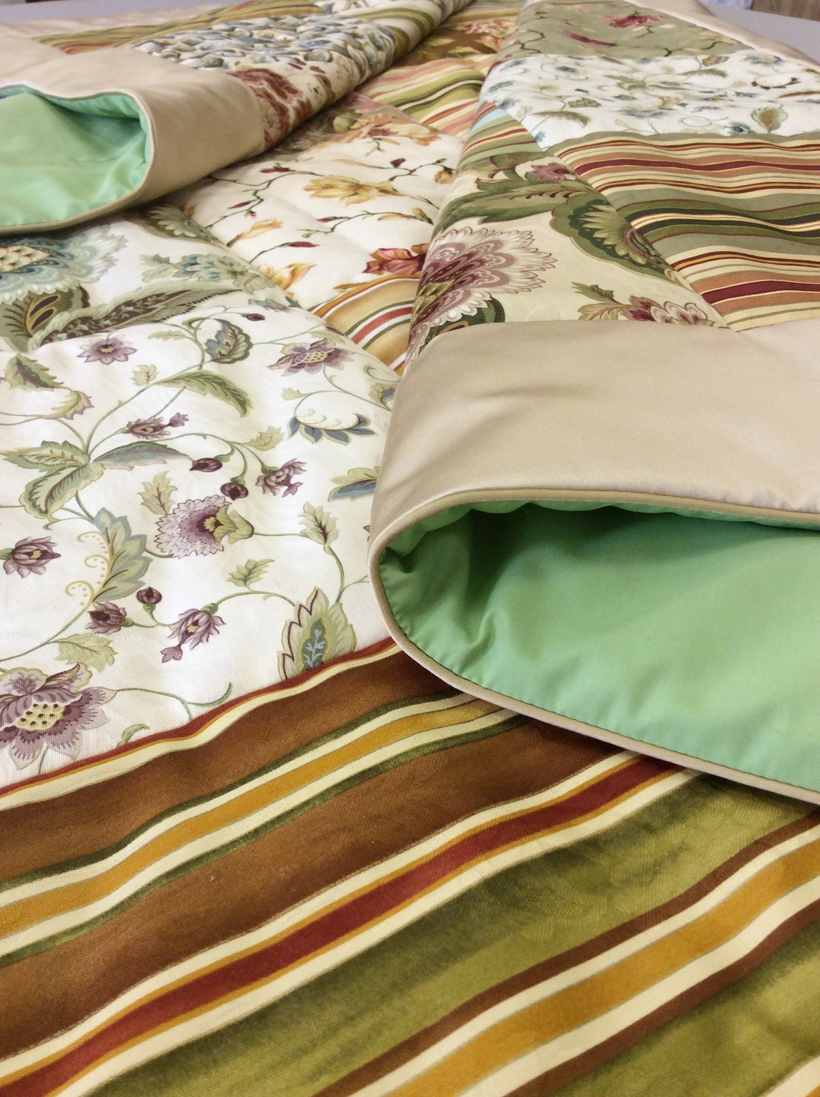 Покрывала и комплекты с подушками