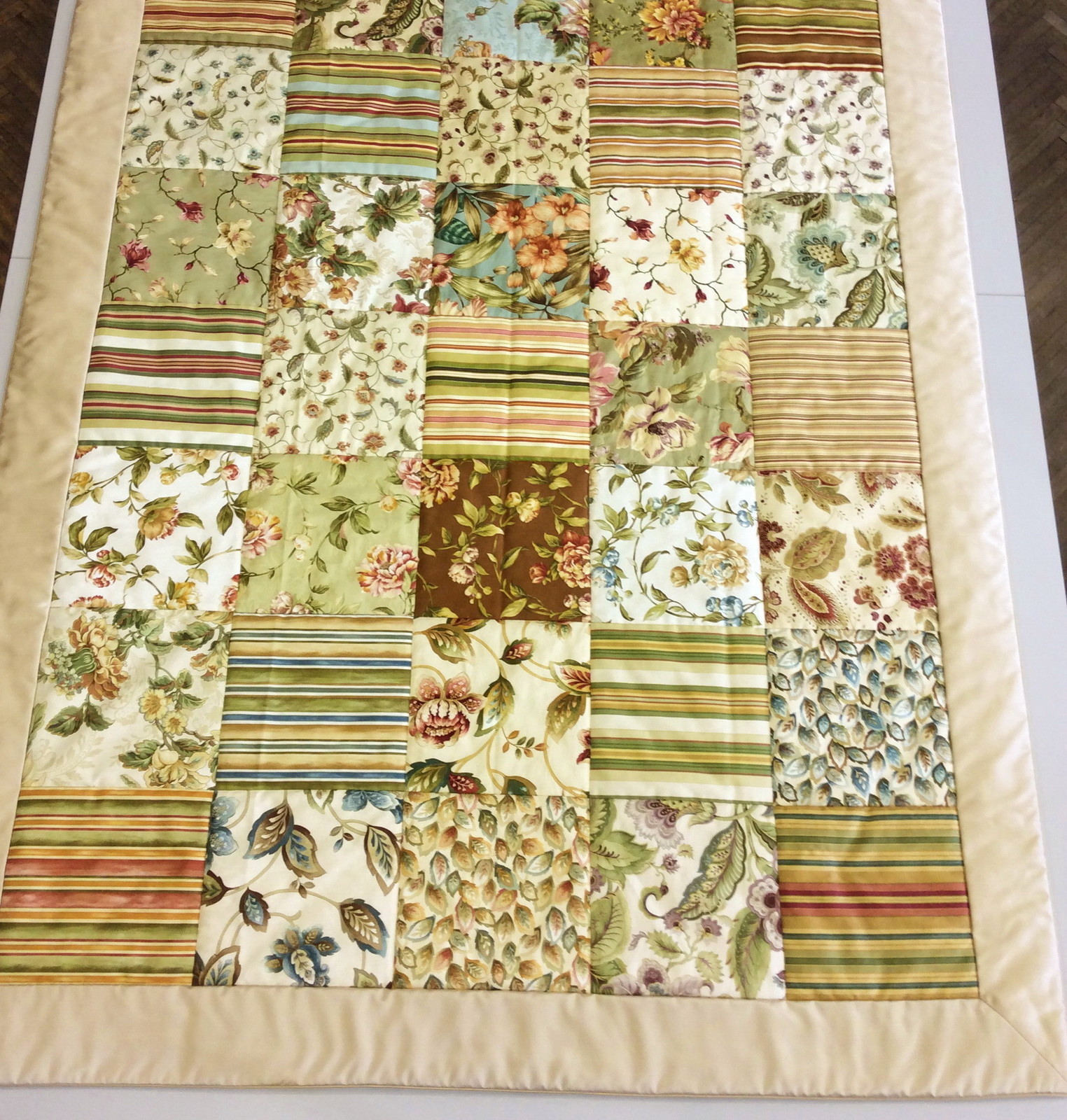 Покрывала и комплекты с подушками