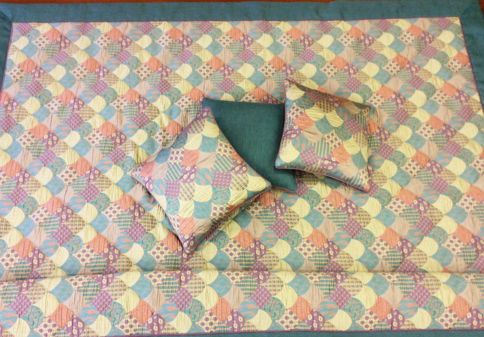 Покрывала и комплекты с подушками