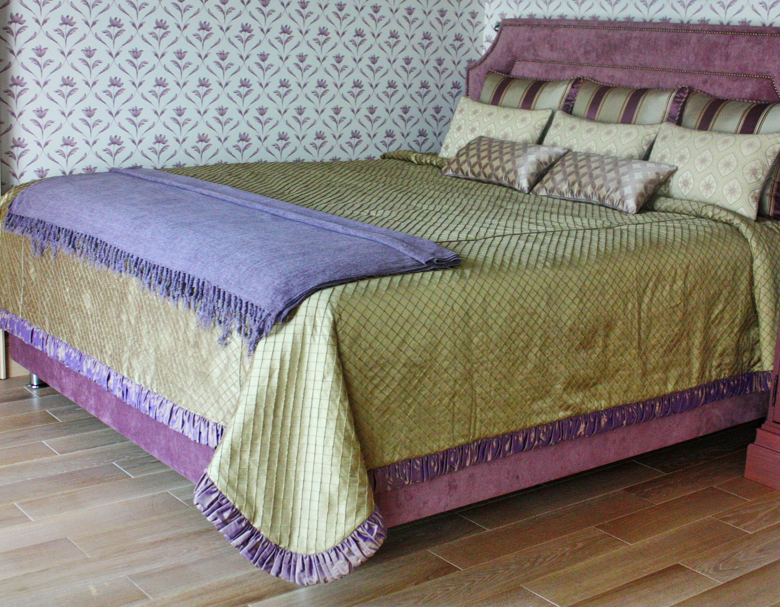 Покрывало и комплект подушек