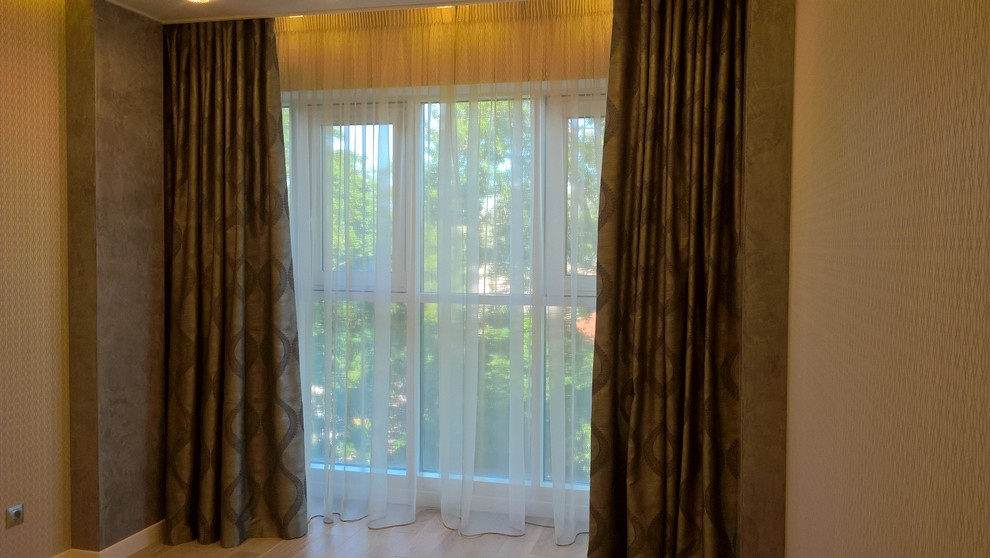 гостиная с карнизом для портьер на электроприводе