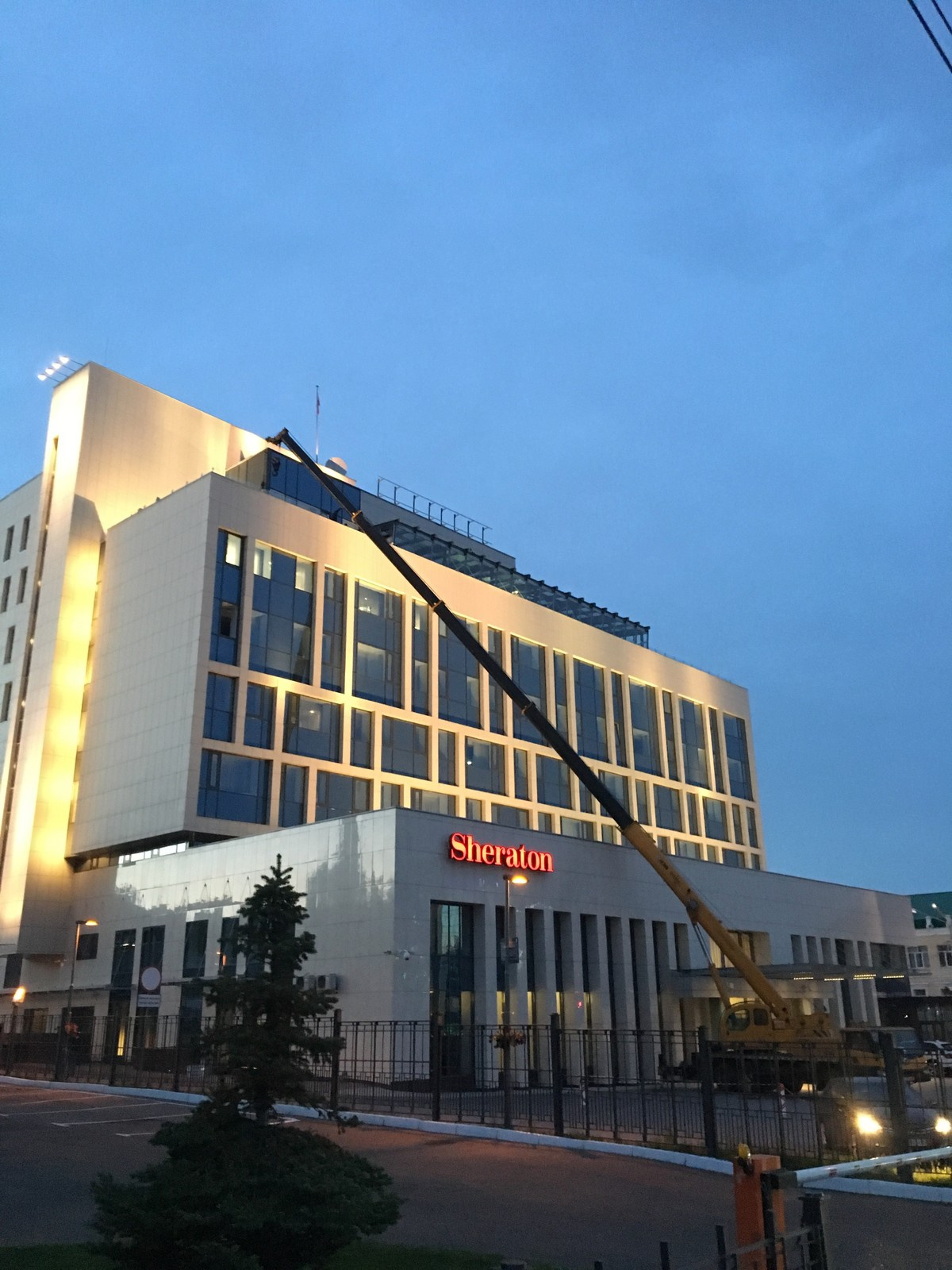 Sheraton-Уфа. Земне-летний сад на крыше отеля.