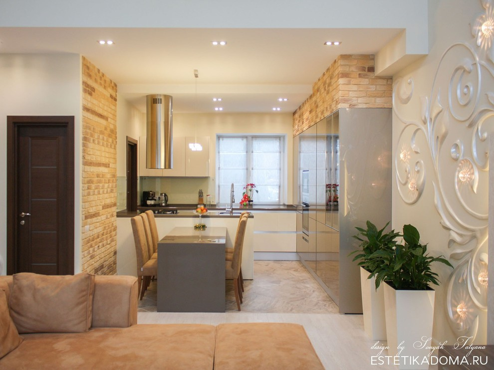 рельеф со встроенными светильниками