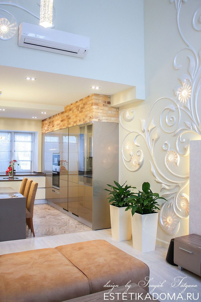 рельеф со встроенными светильниками