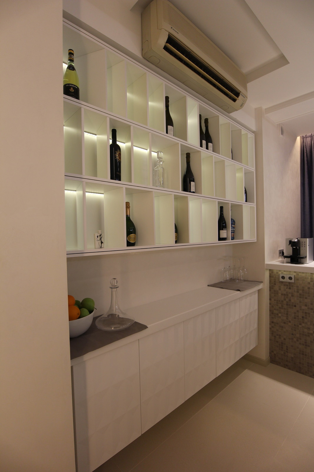 Обложка проекта: декоративные элементы с подсветкой