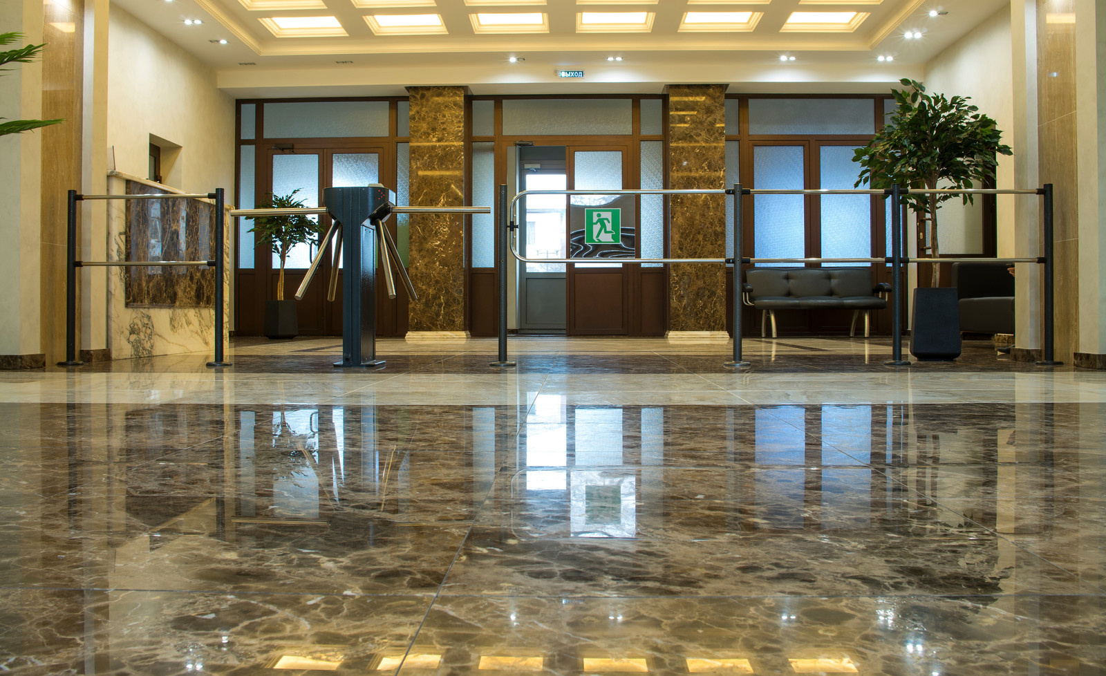 Облицовка главного холла компании