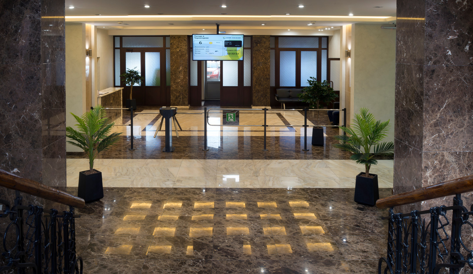 Облицовка главного холла компании
