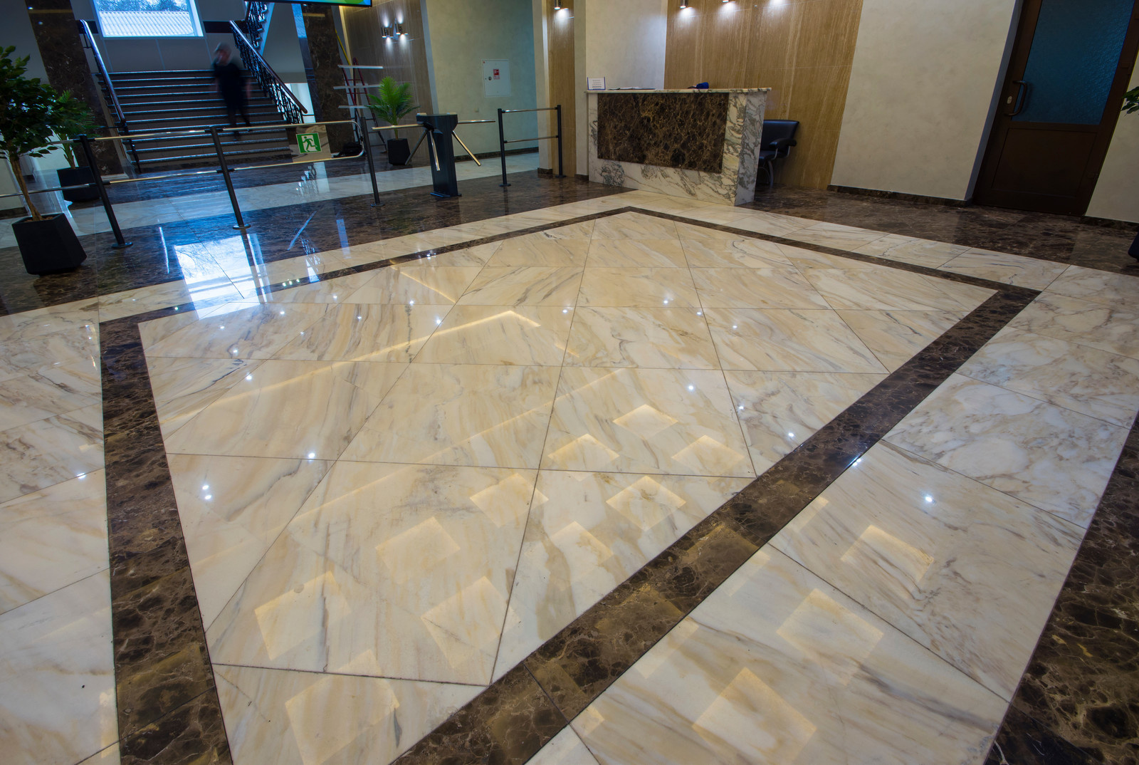 Облицовка главного холла компании